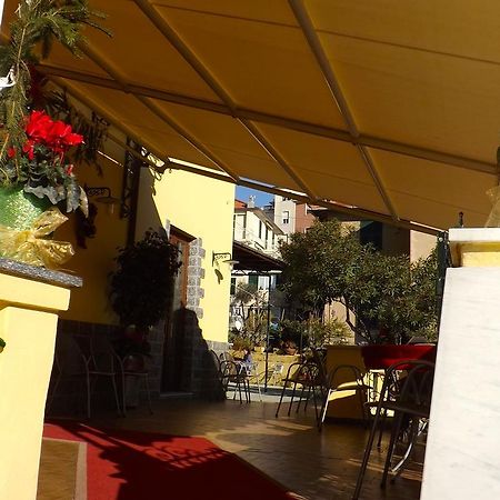 Hotel Azzurro ヴァラッツェ エクステリア 写真