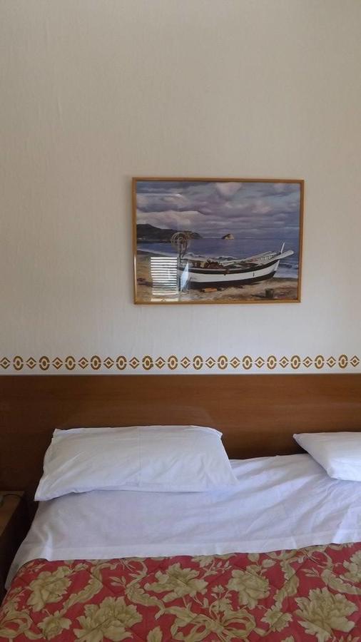 Hotel Azzurro ヴァラッツェ エクステリア 写真