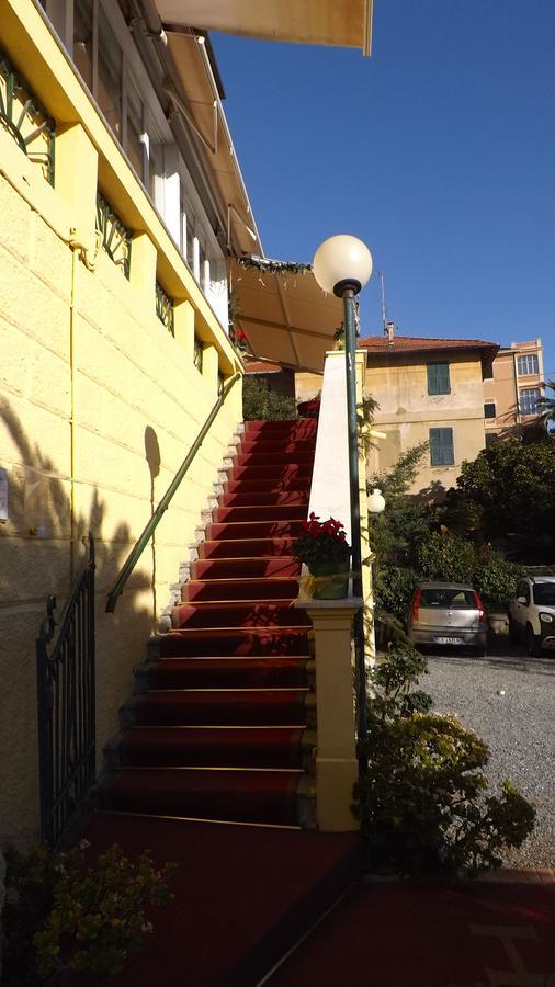 Hotel Azzurro ヴァラッツェ エクステリア 写真