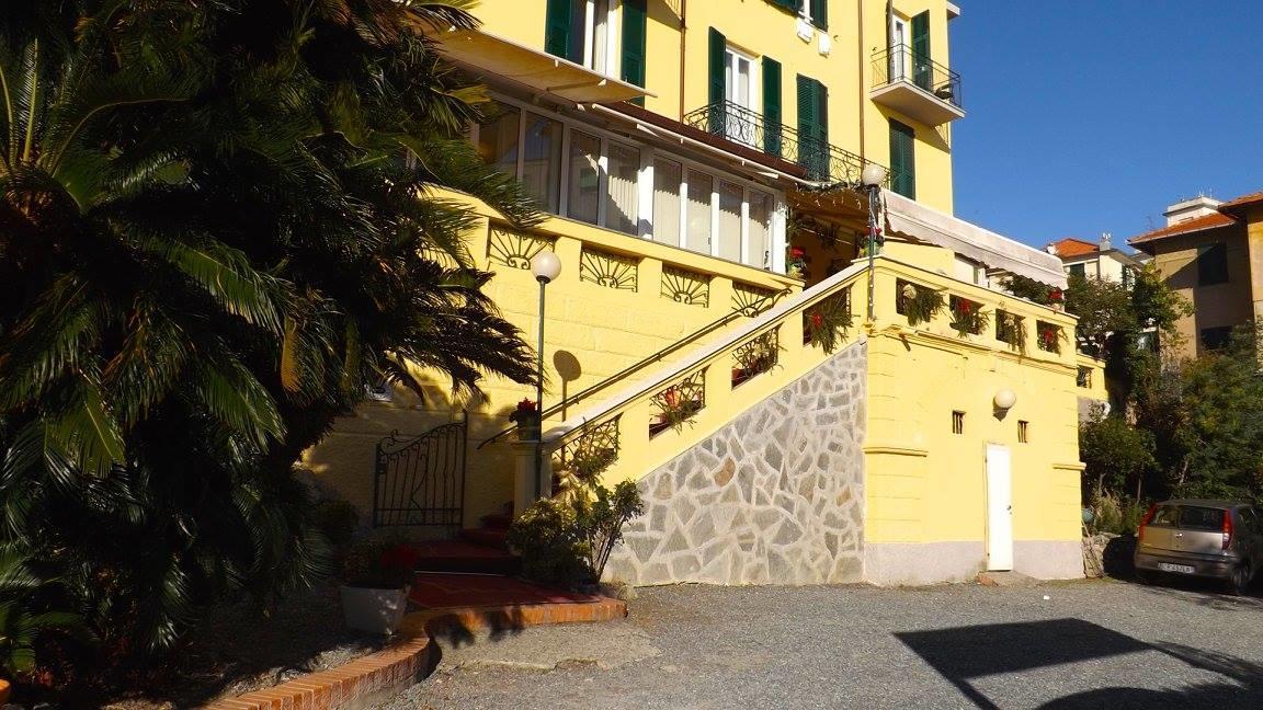 Hotel Azzurro ヴァラッツェ エクステリア 写真
