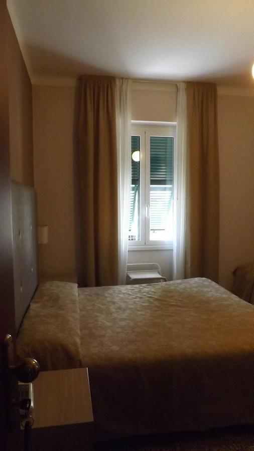 Hotel Azzurro ヴァラッツェ エクステリア 写真