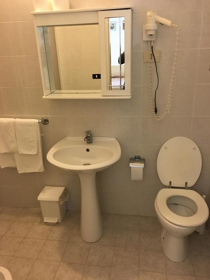 Hotel Azzurro ヴァラッツェ エクステリア 写真