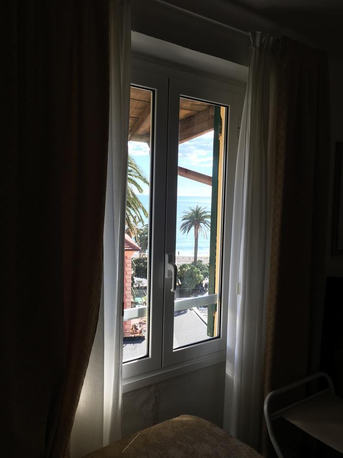 Hotel Azzurro ヴァラッツェ エクステリア 写真